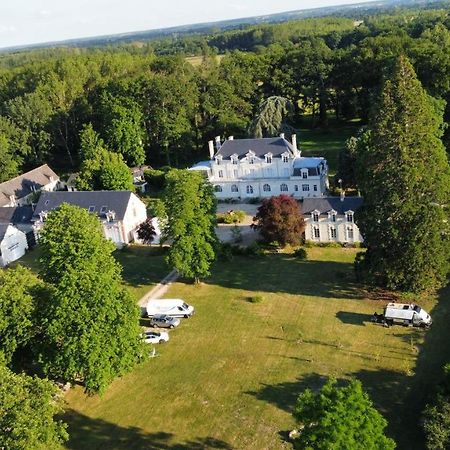 Emplacement Bucolique De Camping Dans Le Parc Du Chateau - Attention Tente Et Materiels Non Fournis Et Sans Possibilite De Faire Courir Une Rallonge Pour Se Raccorder A L'Electricite Brain-sur-Allonnes ภายนอก รูปภาพ
