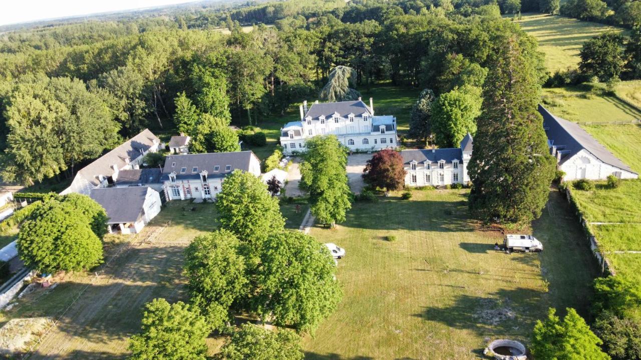 Emplacement Bucolique De Camping Dans Le Parc Du Chateau - Attention Tente Et Materiels Non Fournis Et Sans Possibilite De Faire Courir Une Rallonge Pour Se Raccorder A L'Electricite Brain-sur-Allonnes ภายนอก รูปภาพ